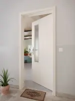 CloseUp-Milieuansicht von GARANT Wohnungseingangstür Authentic Perl CePaL mit Lichtausschnitt LA-5 schlossseitig