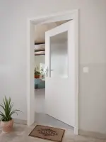 CloseUp-Milieuansicht von GARANT Wohnungseingangstür 0160-60 Silver Grey CePaL mit Lichtausschnitt LA-6