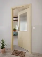 CloseUp-Milieuansicht von GARANT Wohnungseingangstür Natura Ahorn CePaL mit Lichtausschnitt LA-6