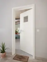 CloseUp-Milieuansicht von GARANT Wohnungseingangstür 0135-60 Rain Resopal mit Lichtausschnitt LA-7