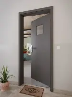 CloseUp-Milieuansicht von GARANT Wohnungseingangstür 10622-60 Ebony CePaL mit Lichtausschnitt LA-7