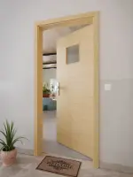 CloseUp-Milieuansicht von GARANT Wohnungseingangstür Quer Authentic Asteiche CePaL mit Lichtausschnitt LA-7