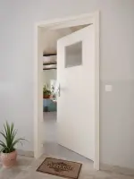 CloseUp-Milieuansicht von GARANT Wohnungseingangstür Authentic Perl CePaL mit Lichtausschnitt LA-9