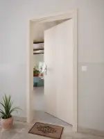 CloseUp-Milieuansicht von CLASSEN Wohnungseingangstür Akazie hell CPL 4.1