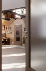 Detail-Milieuansicht von Taupe RAL 7048 DIN-LA Mattlack Basic Innentür - Huga