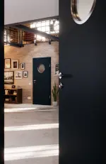 CloseUp-Milieuansicht von Titangrau A 416 Bullauge Typ LA-KR 350 PortaLit Zimmertür - Westag