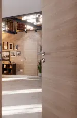 CloseUp-Milieuansicht von HUGA Innentür-Set Eiche grau quer Basic Durat stumpfeinschlagend mit Zarge und Drücker