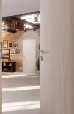 CloseUp-Milieuansicht von HUGA Innentür-Set Eiche lasiert Basic Durat stumpfeinschlagend mit Zarge und Drücker