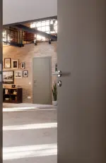 CloseUp-Milieuansicht von HUGA Innentür-Set Hygge grau Basic Durat stumpfeinschlagend mit Zarge und Drücker