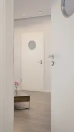 Milieubild-Nahaufnahme von Weiß ähnlich RAL 9010 LA Bullauge Basic Lack Innentür - Huga