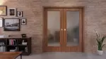 Front-Milieuansicht der in der Wand laufenden WESTAG Doppelflügel-Schiebetür Nussbaum Noce NU 736 PortaLit CPL mit Lichtausschnitt LA-1000