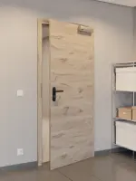 CloseUp-Milieuansicht von HÖRMANN Rauchschutztür Nordeiche quer Duradecor ProLine 