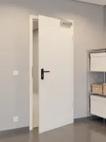 CloseUp-Milieuansicht von GARANT Brandschutztür T30 Milano M1 Weißlack 