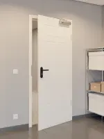 CloseUp-Milieuansicht von GARANT Rauchschutztür Parma PF1 Weißlack 