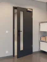 CloseUp-Milieuansicht von GARANT Rauchschutztür Matt RAL 9005 G-TEC mit Lichtausschnitt LA-4 schlossseitig