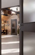 CloseUp-Milieuansicht von Huga Innentür Hygge grau RAL 7037 Duradecor Basic mit Lichtausschnitt LA 12