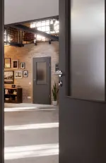 CloseUp-Milieuansicht von Huga Innentür Hygge grau RAL 7037 Duradecor Basic mit Lichtausschnitt LA 7