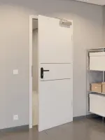 CloseUp-Milieuansicht von GARANT Rauchschutztür Corona 832 Silver Grey CePaL