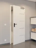 CloseUp-Milieuansicht von GARANT Rauchschutztür Corona 834 Weiß Struktur Premium CePaL