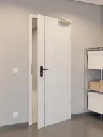 CloseUp-Milieuansicht von GARANT Rauchschutztür Corona 850 Authentic Grigio CePaL