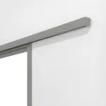 Detailansicht von Doppelflügel-Schiebetürsystem vor der Wand laufend PortaLit-Trend Kitt A 446 CPL mit Zarge - Westag