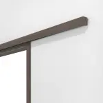 Detailansicht von Doppelflügel-Schiebetürsystem vor der Wand laufend PortaLit-Trend Pinie Grau Pi 44 CPL mit Zarge - Westag