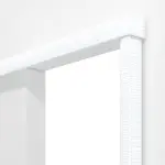 Detailansicht von CLASSEN Schiebetürsystem Weiß Struktur CPL vor der Wand laufend ohne Zarge