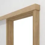 Detailansicht von CLASSEN Schiebetürsystem vor der Wand laufend Hickory Eiche CPL mit Zarge