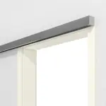 Detailansicht von GARANT Line-Schiebetürsystem vor der Wand laufend W980ST15 Platinweiß GHK08
