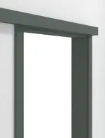 Detailansicht von WESTAG Schiebetürsystem vor der Wand laufend mit Zarge Verde Comodoro FX 0750 FENIX NTM