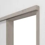 Detailansicht von WESTAG Schiebetürsystem vor der Wand laufend Sala Eiche Ei 443 PortaLit CPL mit Zarge