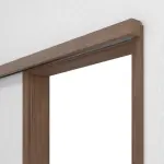 Detailansicht von WESTAG Schiebetürsystem vor der Wand laufend Nussbaum Trentino NU 717 PortaLit CPL mit Zarge