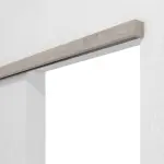 Detailansicht von WESTAG Schiebetürsystem vor der Wand laufend Sala Eiche Ei 443 PortaLit CPL ohne Zarge