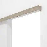 Detailansicht von HÖRMANN Schiebetürsystem vor der Wand laufend Nordeiche Duradecor ohne Zarge