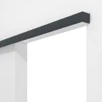 Detailansicht von Schiebetürsystem vor der Wand laufend Anthrazit RAL 7016 BaseLine Lack ohne Zarge - Hörmann