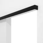 Detailansicht von HÖRMANN Schiebetürsystem vor der Wand laufend Ultramatt Schwarz ohne Zarge