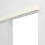 Detailansicht von LEBO Schiebetürsystem vor der Wand laufend Weißlack 9010 Lack ohne Zarge