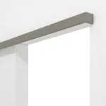Detailansicht von Schiebetürsystem vor der Wand laufend Ultramatt Hygge Grau Concept Versio ohne Zarge - Huga