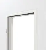 Detailansicht von der Aluminium-Umfassungszarge RAL 9016 Express mit runder Kante für Holztüren - Küffner