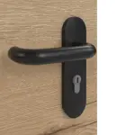 Detailansicht der Oberfläche von GARANT Brandschutztür T30 Quer Authentic Risseiche GCK08