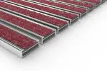 Schräge Detailansicht von Aluprofilmatte KLASSIK Rips T09PP rot - Entrada
