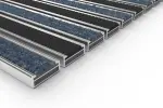 Schräge Detailansicht von Aluprofilmatte KLASSIK Rips T06PP blau/grau / Safe R01V schwarz - Entrada