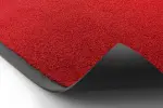 Detailbild mit Ansicht von Ober- und Untermaterial von Fußmatte ColourLine 040 hellrot - Entrada
