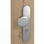 Detailansicht der Oberfläche von GARANT Wohnungseingangstür Authentic Risseiche GCK08 mit Lichtausschnitt LA-DIN