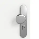 Detailansicht der Oberfläche von GARANT Wohnungseingangstür U11209SD Edelweiß GHK08 mit Lichtausschnitt LA-10