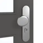 Detailansicht der Oberfläche von GARANT Wohnungseingangstür 10622-60 Ebony CePaL mit Lichtausschnitt LA-11