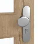 Detailansicht der Oberfläche von GARANT Wohnungseingangstür Authentic Risseiche GCK08 mit Lichtausschnitt LA-11