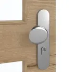 Detailansicht der Oberfläche von GARANT Wohnungseingangstür Quer Authentic Risseiche CePaL mit Lichtausschnitt LA-11