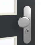 Detailansicht der Oberfläche von GARANT Wohnungseingangstür U12000SD Vulkanschwarz GHK08 mit Lichtausschnitt LA-11