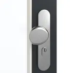 Detailansicht der Oberfläche von GARANT Wohnungseingangstür U12000SD Vulkanschwarz GHK08 mit Lichtausschnitt LA-3